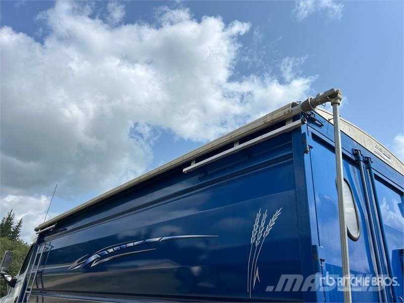 Freightliner 6x4 T/A Grain Truck شاحنات المزارع / الحبوب