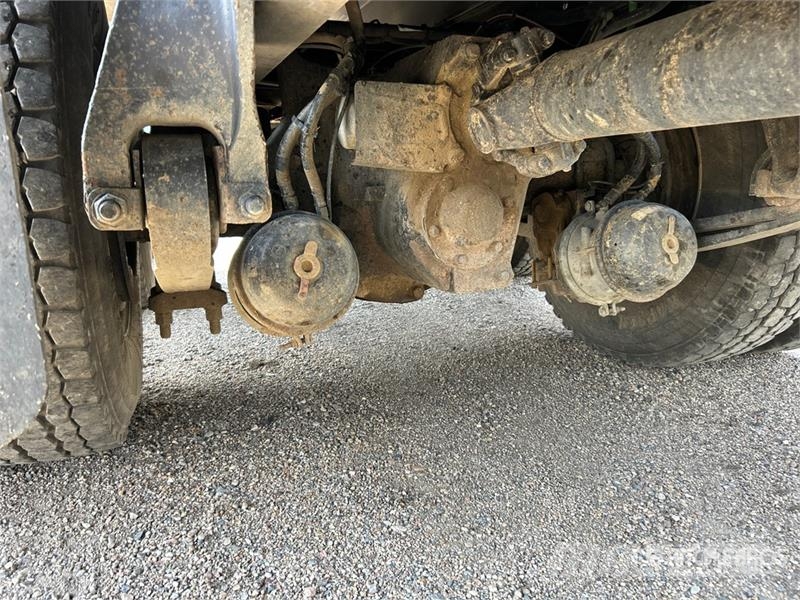 Freightliner 6x4 T/A Grain Truck شاحنات المزارع / الحبوب