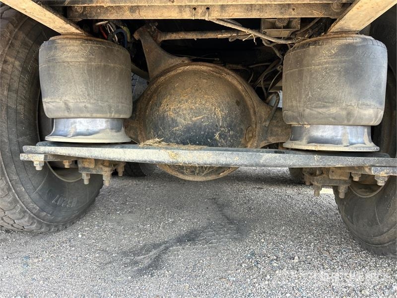 Freightliner 6x4 T/A Grain Truck شاحنات المزارع / الحبوب