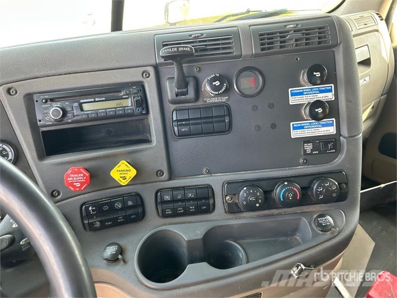 Freightliner 6x4 T/A Grain Truck شاحنات المزارع / الحبوب