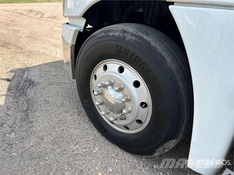 Freightliner 6x4 T/A Grain Truck شاحنات المزارع / الحبوب