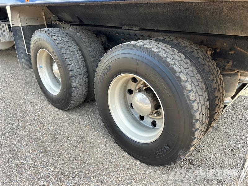 Freightliner 6x4 T/A Grain Truck شاحنات المزارع / الحبوب