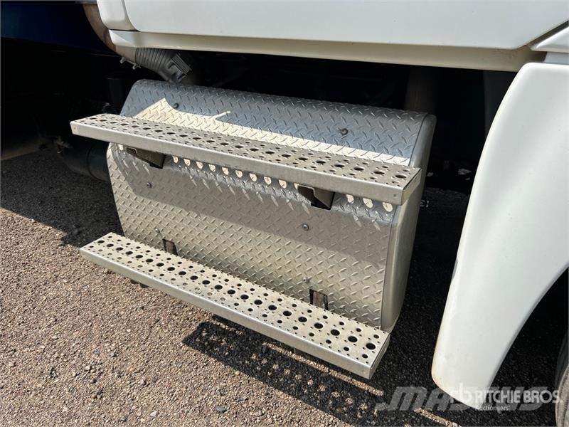 Freightliner 6x4 T/A Grain Truck شاحنات المزارع / الحبوب