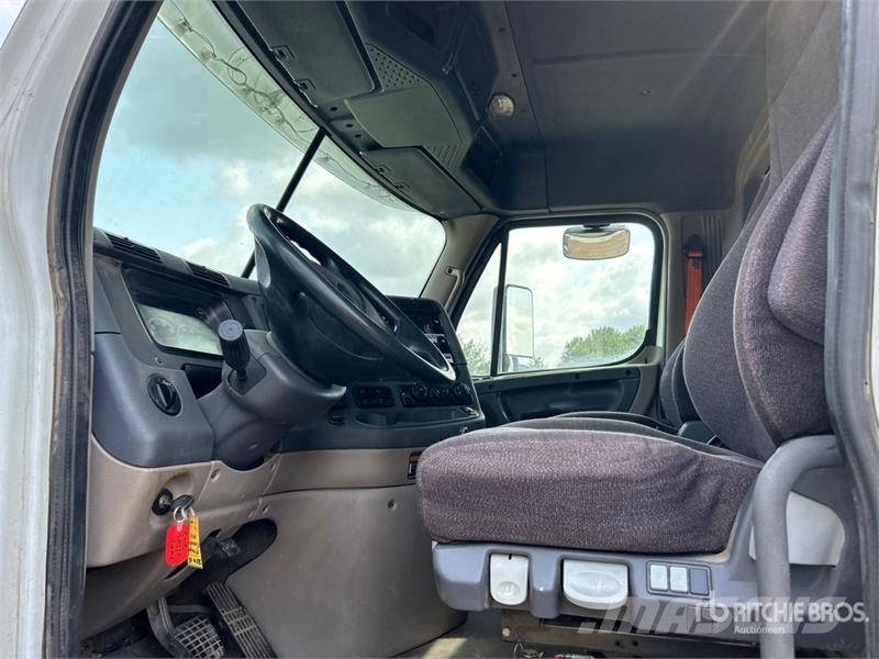 Freightliner 6x4 T/A Grain Truck شاحنات المزارع / الحبوب