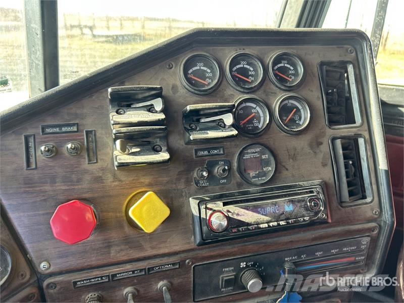 Freightliner 6x4 T/A Sleeper Truck Tractor Tegljači