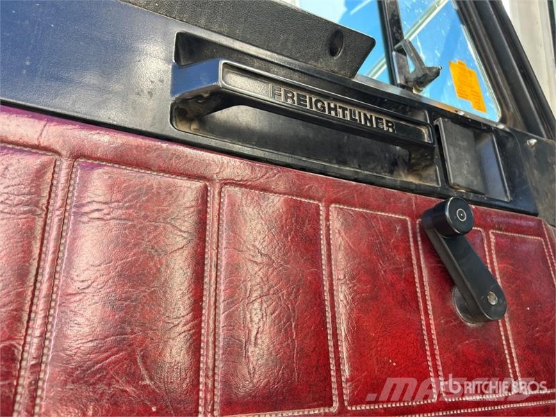 Freightliner 6x4 T/A Sleeper Truck Tractor Tegljači