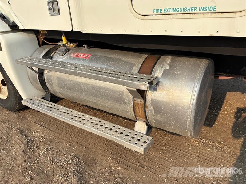 Freightliner 6x4 T/A Sleeper Truck Tractor Tractor Units