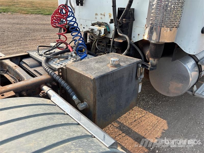 Freightliner 6x4 T/A Sleeper Truck Tractor Tractor Units