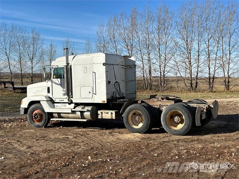 Freightliner 6x4 T/A Sleeper Truck Tractor Tegljači