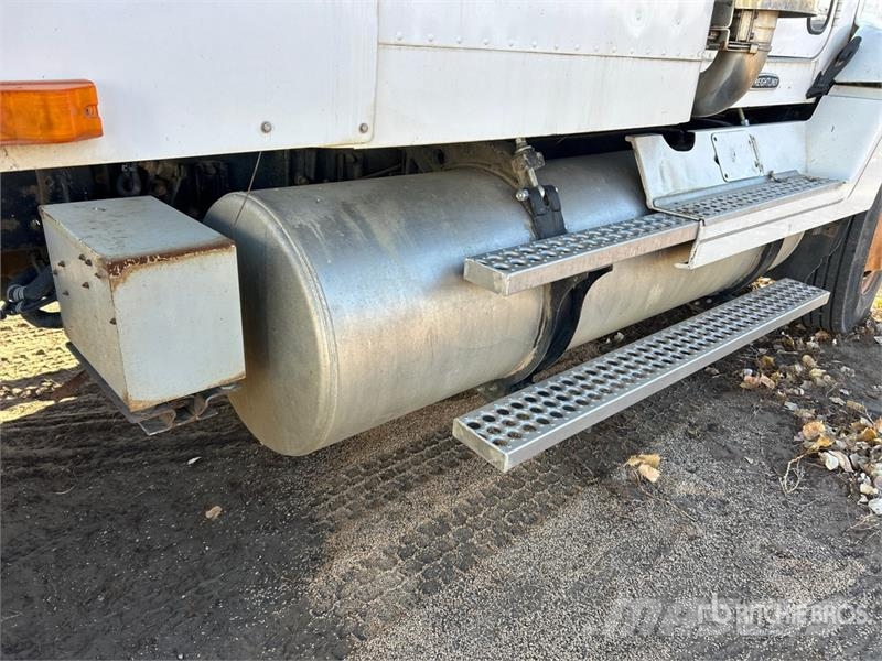 Freightliner 6x4 T/A Sleeper Truck Tractor Tegljači