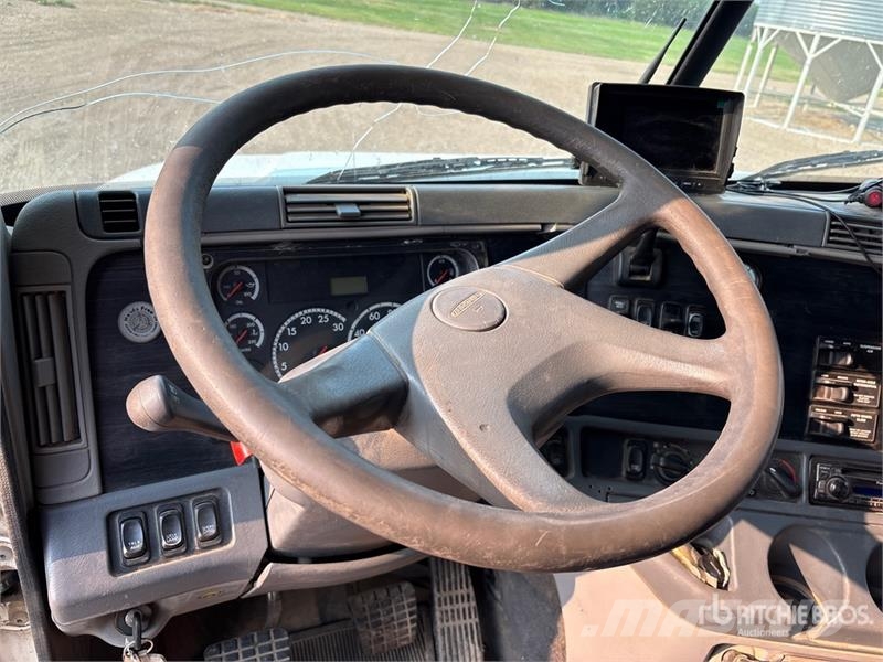 Freightliner 6x4 T/A Sleeper Truck Tractor Tractor Units