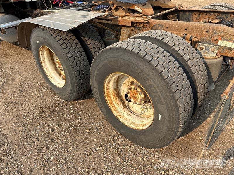 Freightliner 6x4 T/A Sleeper Truck Tractor Tractor Units