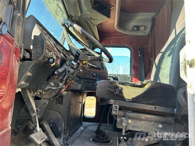 Freightliner 6x4 T/A Sleeper Truck Tractor Tegljači