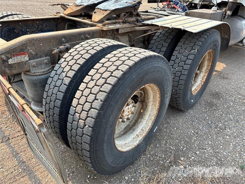Freightliner 6x4 T/A Sleeper Truck Tractor Tractor Units