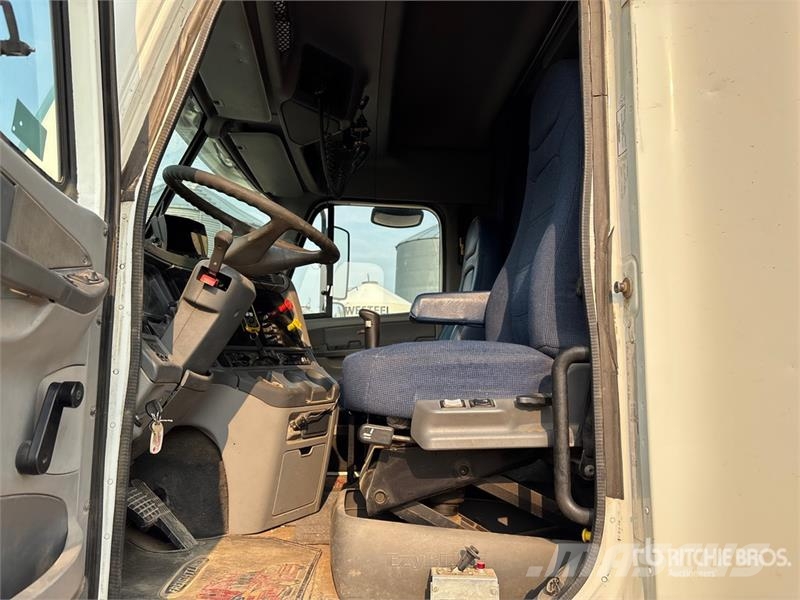 Freightliner 6x4 T/A Sleeper Truck Tractor Tractor Units