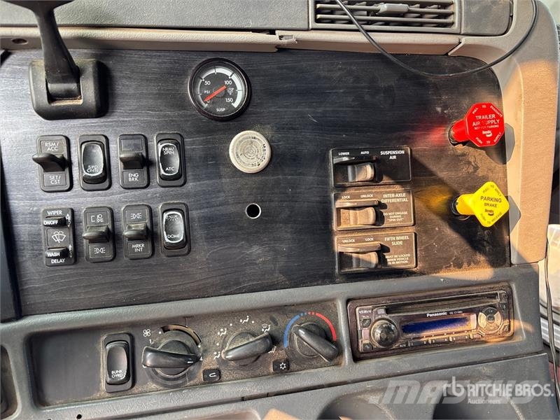 Freightliner 6x4 T/A Sleeper Truck Tractor Tractor Units