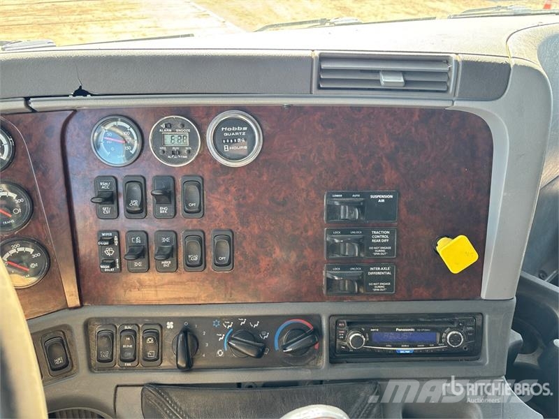 Freightliner Argosy 6x4 Mixing System Van Truck Bakwagens met gesloten opbouw