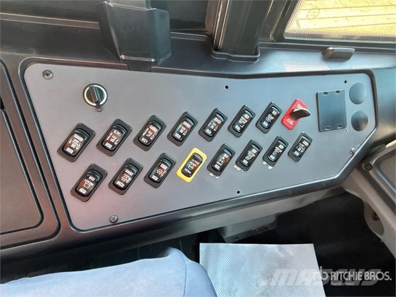 Freightliner B2 Mini bus