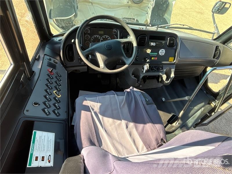 Freightliner B2 Mini bus