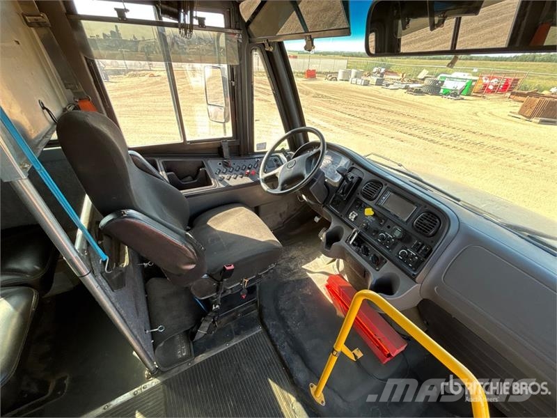 Freightliner B2 Mini-bus