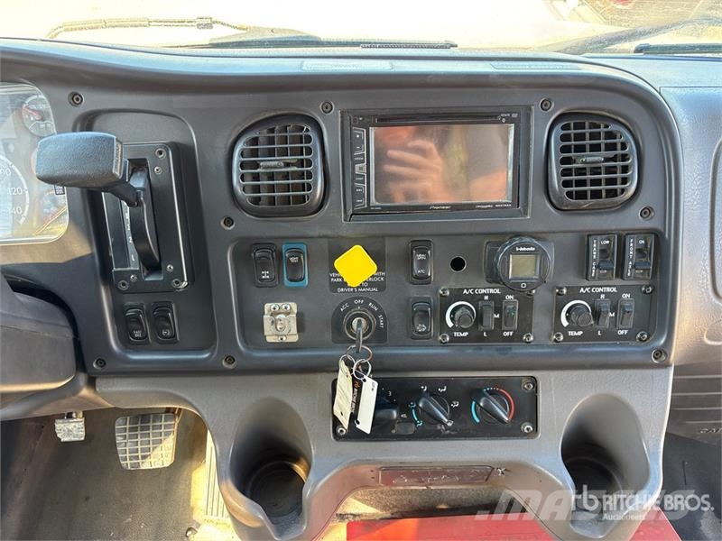 Freightliner B2 Mini-bus