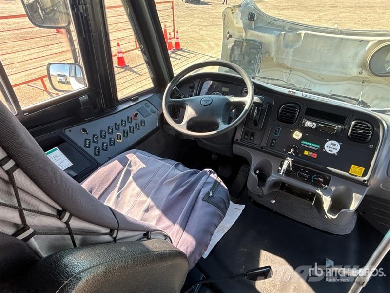 Freightliner B2 Mini bus