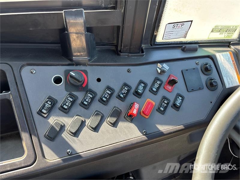 Freightliner B2 Mini-bus