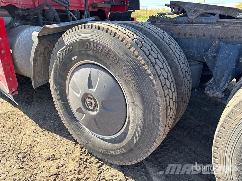 Freightliner Cascadia 126 T/A Sleeper Truck Tractor Camiones tractor