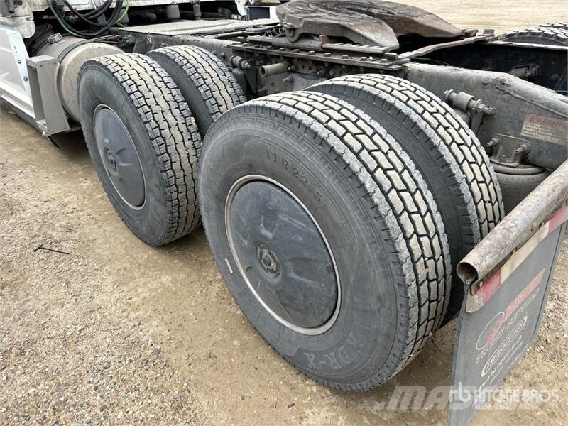 Freightliner Cascadia 126 6x4 T/A Sleeper Truck Tractor Truck Tractor Units