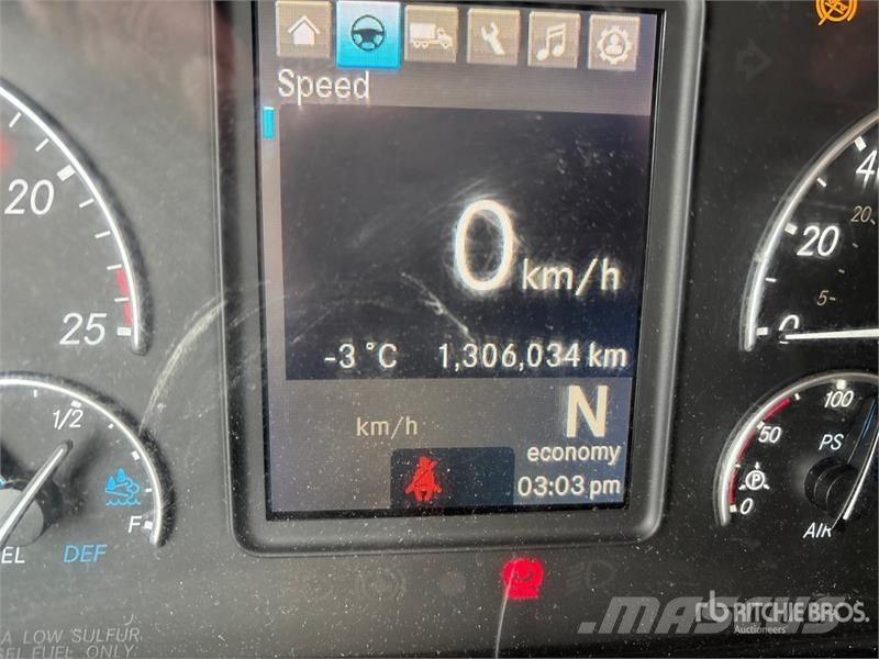 Freightliner Cascadia 126 6x4 T/A Sleeper Truck Tractor Тягачі