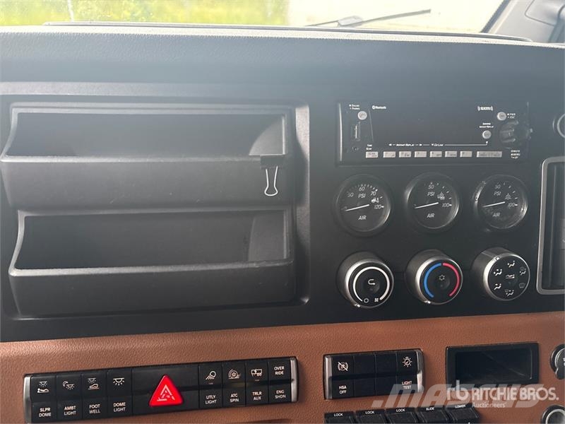 Freightliner Cascadia 126 6x4 T/A Sleeper Truck Tractor Autotractoare
