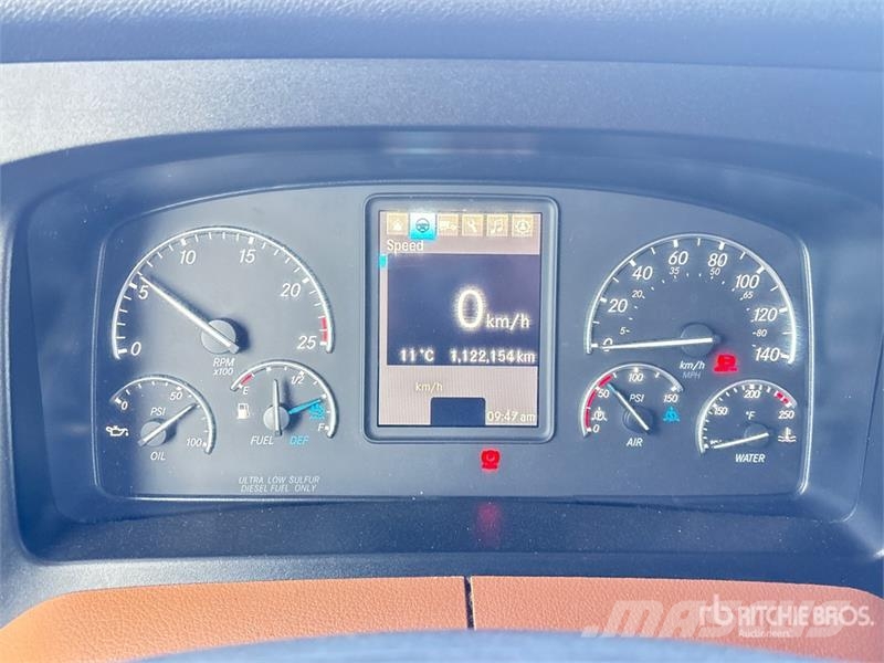 Freightliner Cascadia 126 6x4 T/A Sleeper Truck Tractor Седельные тягачи