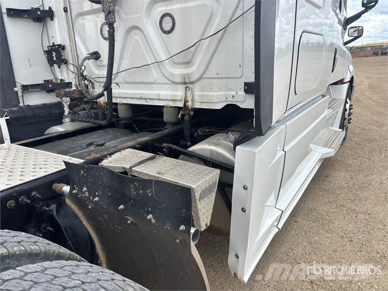 Freightliner Cascadia 126 6x4 T/A Sleeper Truck Tractor Dragbilar