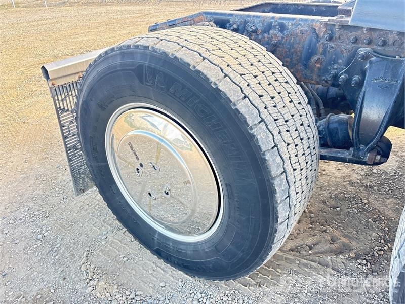 Freightliner Cascadia 126 6x4 T/A Sleeper Truck Tractor Седельные тягачи