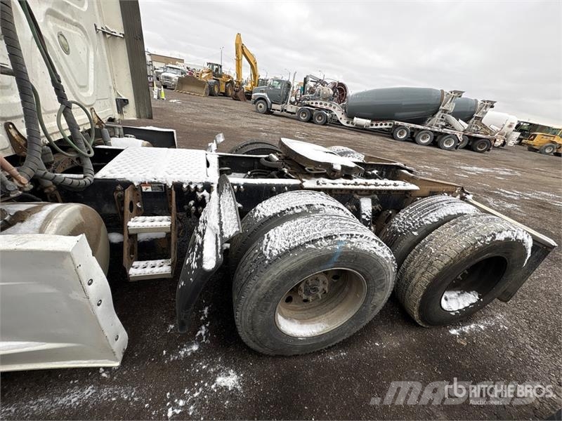 Freightliner Cascadia 125 6x4 T/A Sleeper Truck Tractor Sattelzugmaschinen