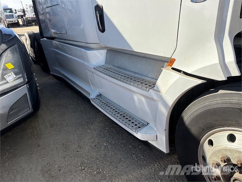 Freightliner Cascadia 126 6x4 T/A Sleeper Truck Tractor Motrici e Trattori Stradali