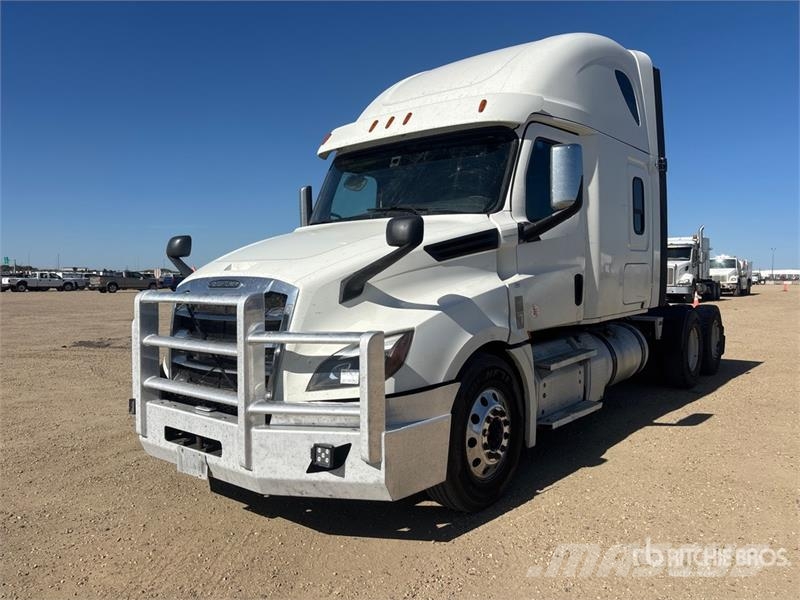 Freightliner Cascadia 126 6x4 T/A Sleeper Truck Tractor Тягачі