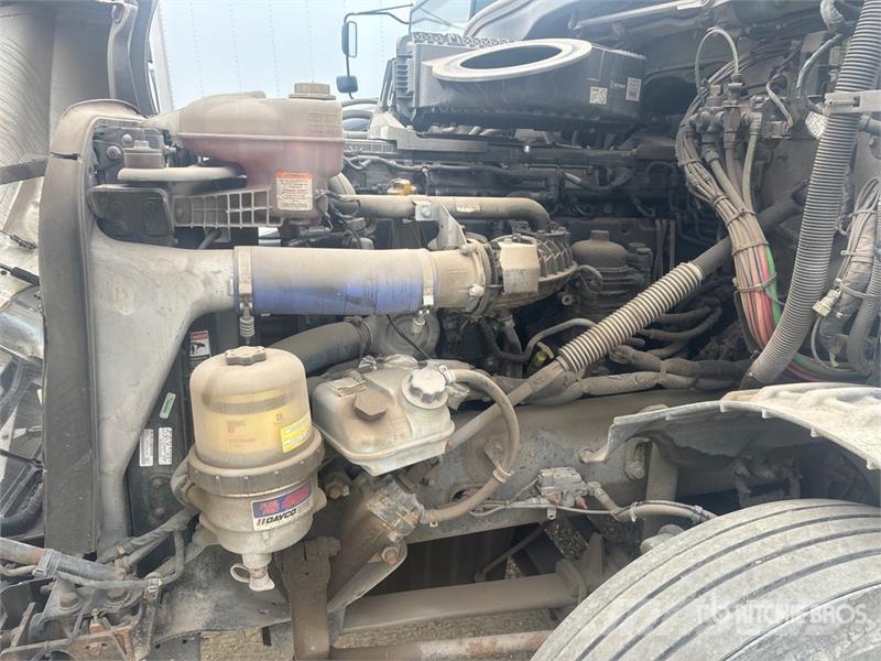 Freightliner Cascadia 126 6x4 T/A Sleeper Truck Tractor Trekkvogner