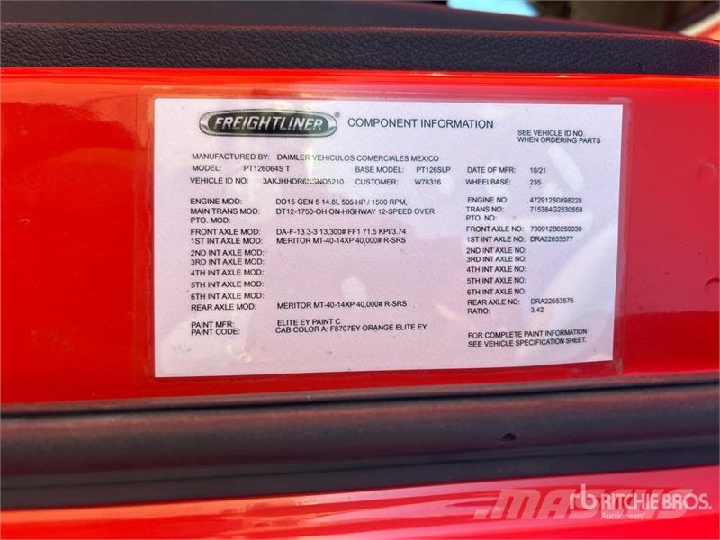 Freightliner Cascadia 126 6x4 T/A Sleeper Truck Tractor Cavalos mecânicos