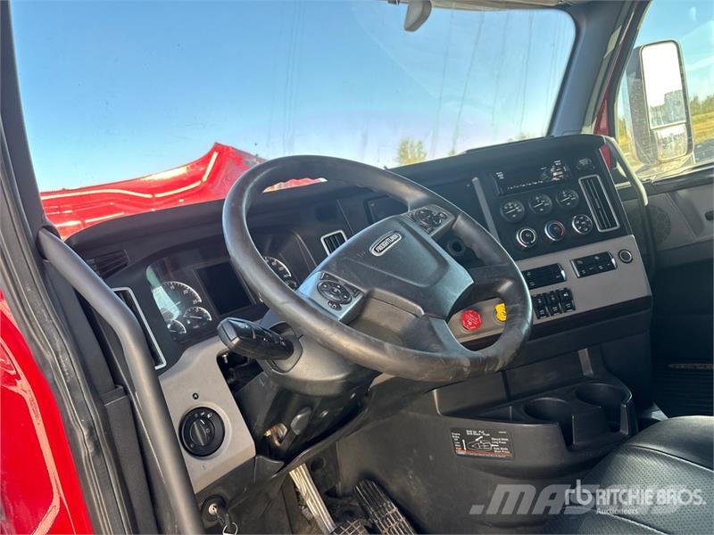 Freightliner Cascadia 126 6x4 T/A Sleeper Truck Tractor Traktorske jedinice