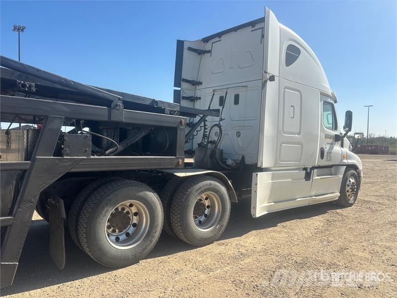 Freightliner Cascadia 125 6x4 Sleeper Car Carrier Truck Autotransporteri