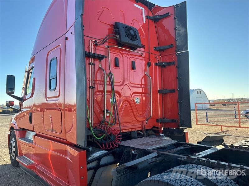 Freightliner Cascadia 126 6x4 T/A Sleeper Truck Tractor Cavalos mecânicos