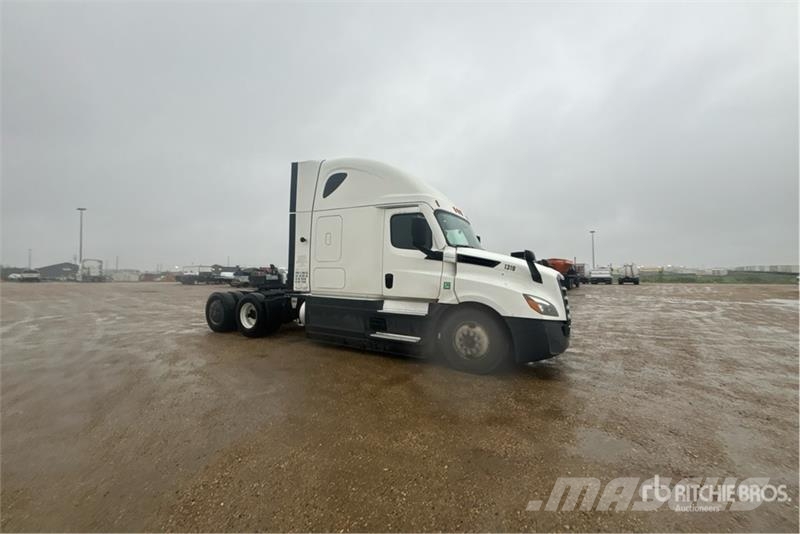 Freightliner Cascadia 126 6x4 T/A Sleeper Truck Tractor Tegljači