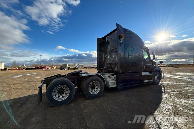 Freightliner Cascadia 126 6x4 T/A Sleeper Truck Tractor Traktorske jedinice