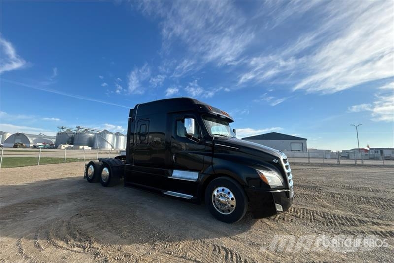 Freightliner Cascadia 126 6x4 T/A Sleeper Truck Tractor Седельные тягачи