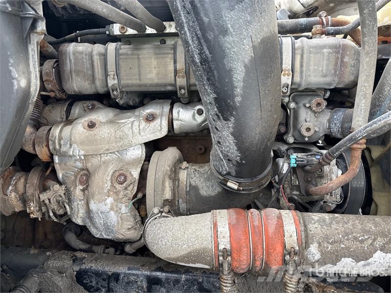 Freightliner Cascadia 126 6x4 T/A Sleeper Truck Tractor Тягачі