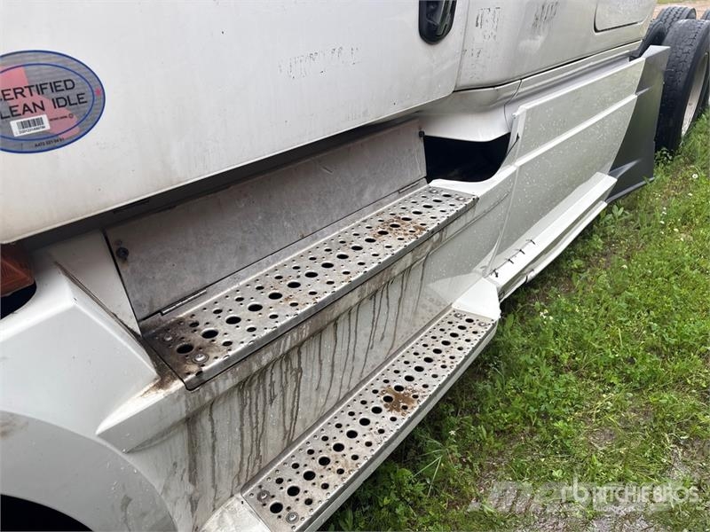 Freightliner Cascadia 126 6x4 T/A Sleeper Truck Tractor Autotractoare