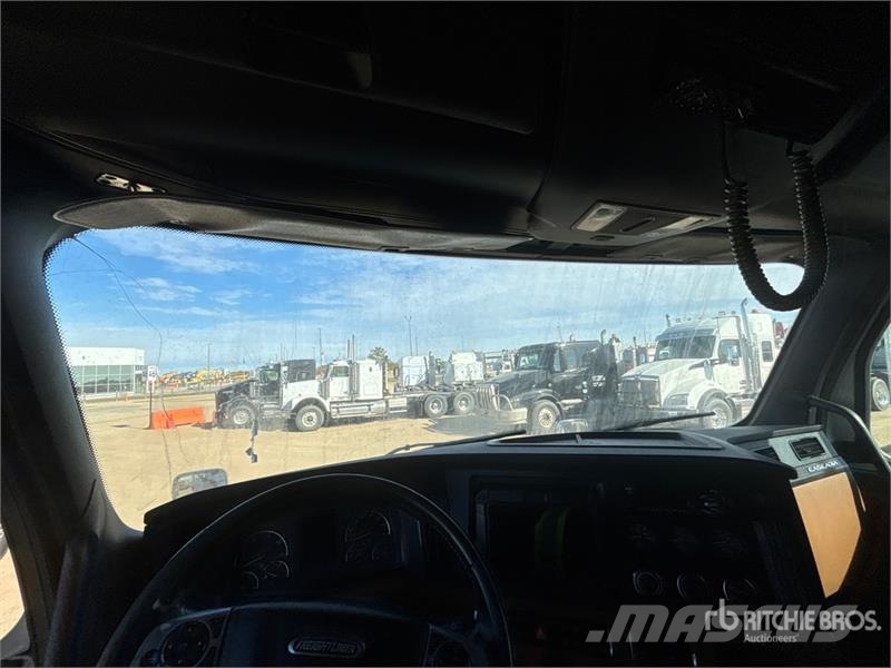 Freightliner Cascadia 126 6x4 T/A Sleeper Truck Tractor Motrici e Trattori Stradali