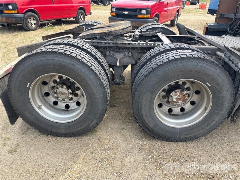 Freightliner Cascadia 126 6x4 T/A Sleeper Truck Tractor (Inoper Motrici e Trattori Stradali