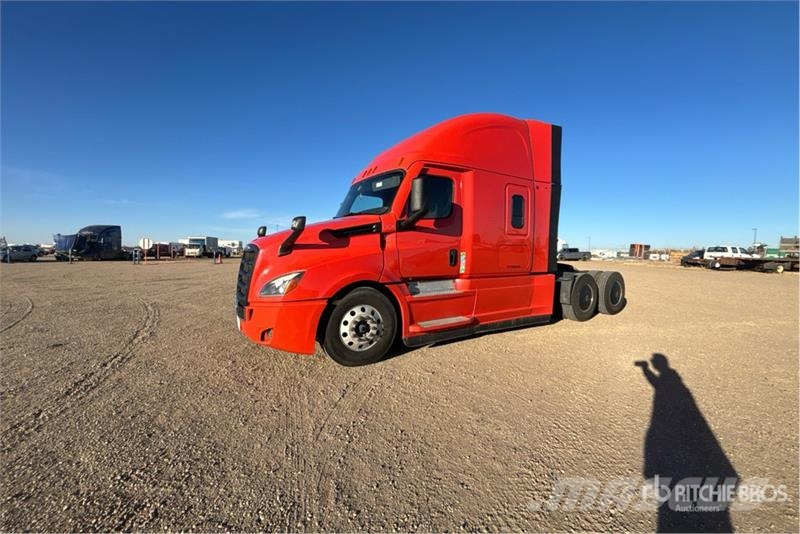 Freightliner Cascadia 126 6x4 T/A Sleeper Truck Tractor Cavalos mecânicos